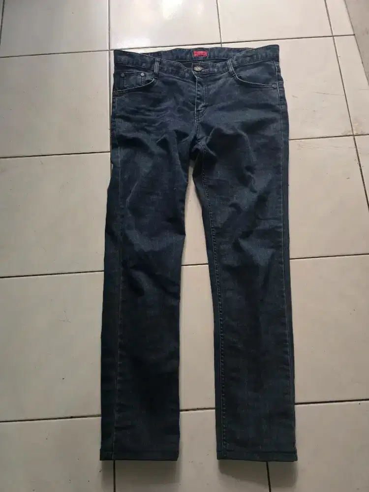 jeans premium kelas atas ngga masuk diindonesia