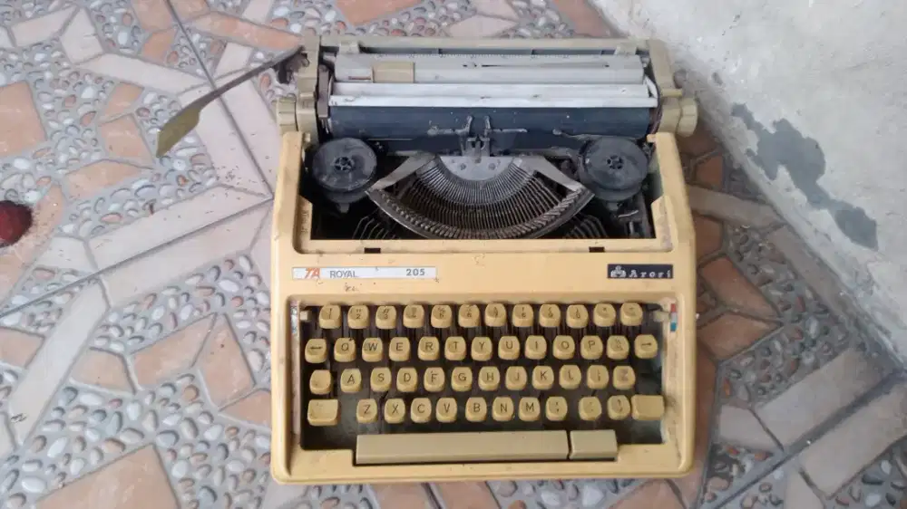 Mesin tik royal 205 arori