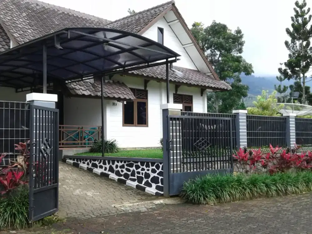 Dijual Rumah 3 Kamar Tidur Sentul City Bogor LT 377 LB 100 SHM Harga di bawah pasaran
