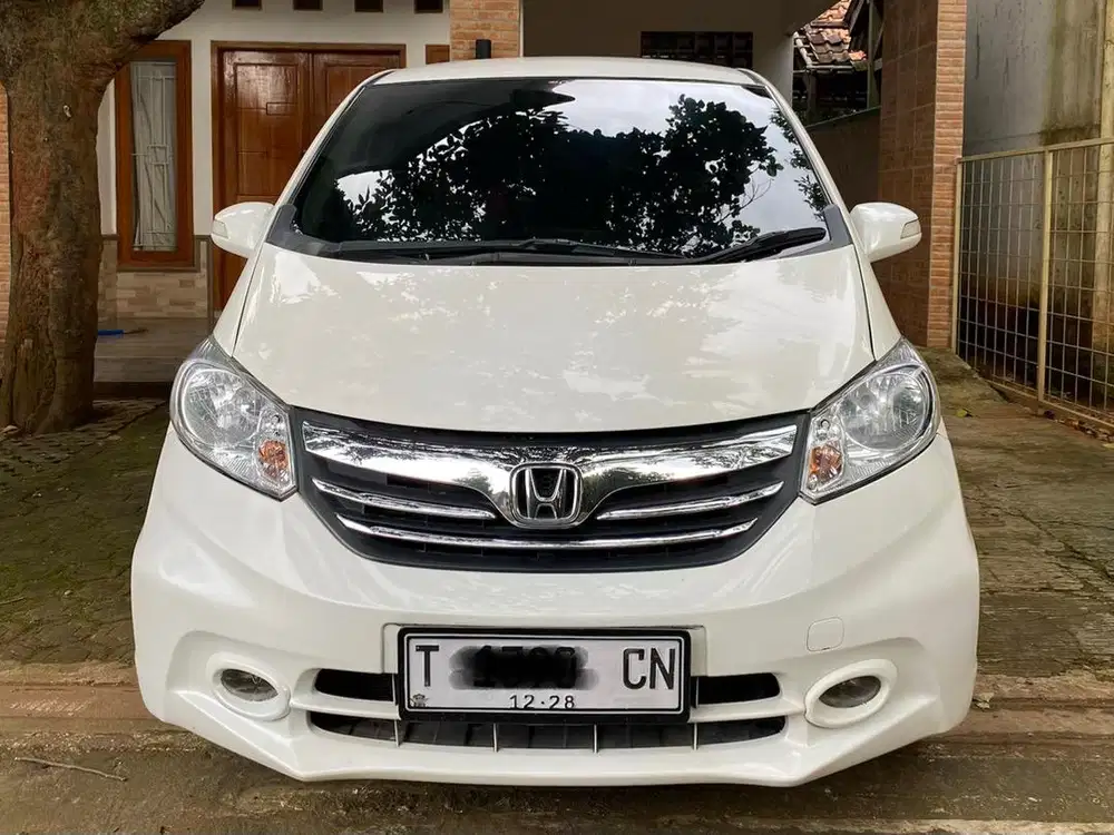 Dijual Cepat Mobil Pribadi Honda Freed Terawat dan Istimewa