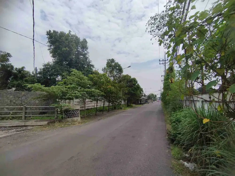 Gudang Eks Pabrik Lahan Luas Akses Langsung Tol SuMo