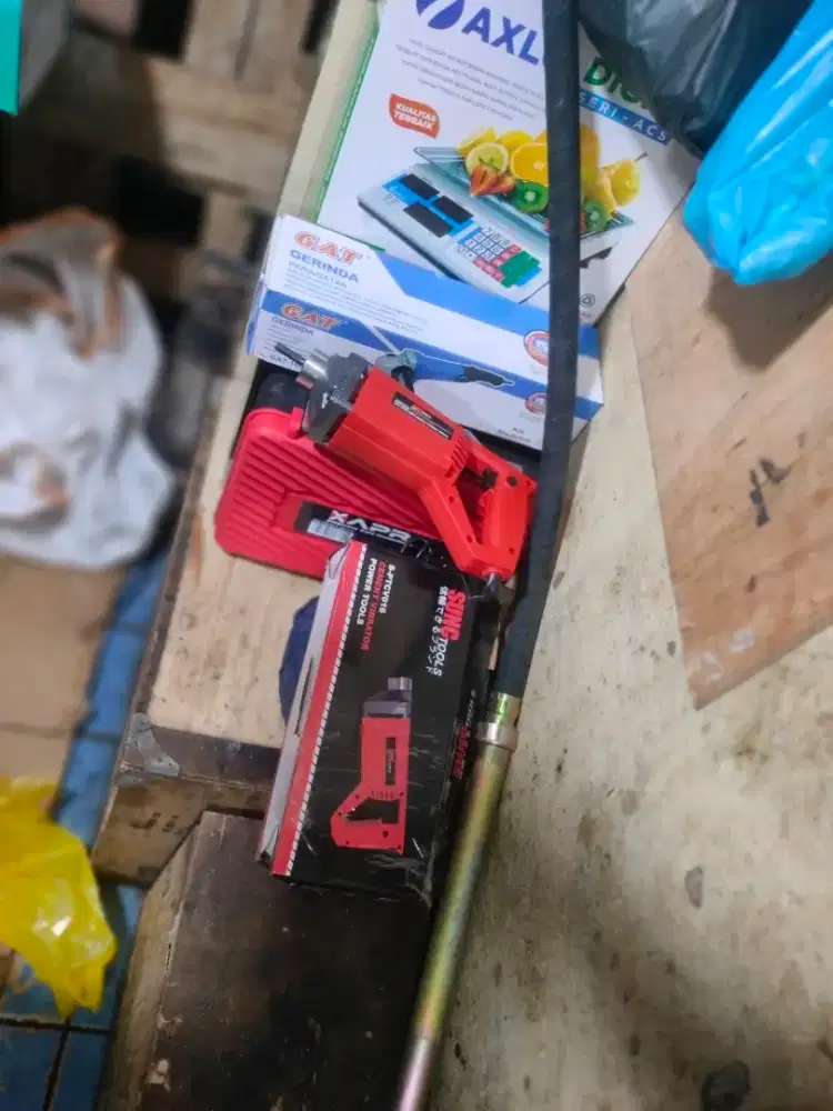 Mesin vibrator listrik pemadat semen komplit selang
