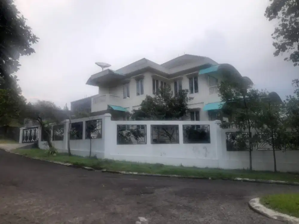 Dijual Rumah Mewah Sentul City LT 900 LB 400 SHM 7 Kamar Tidur View Gunung Salak Harga Nego sampai jadi