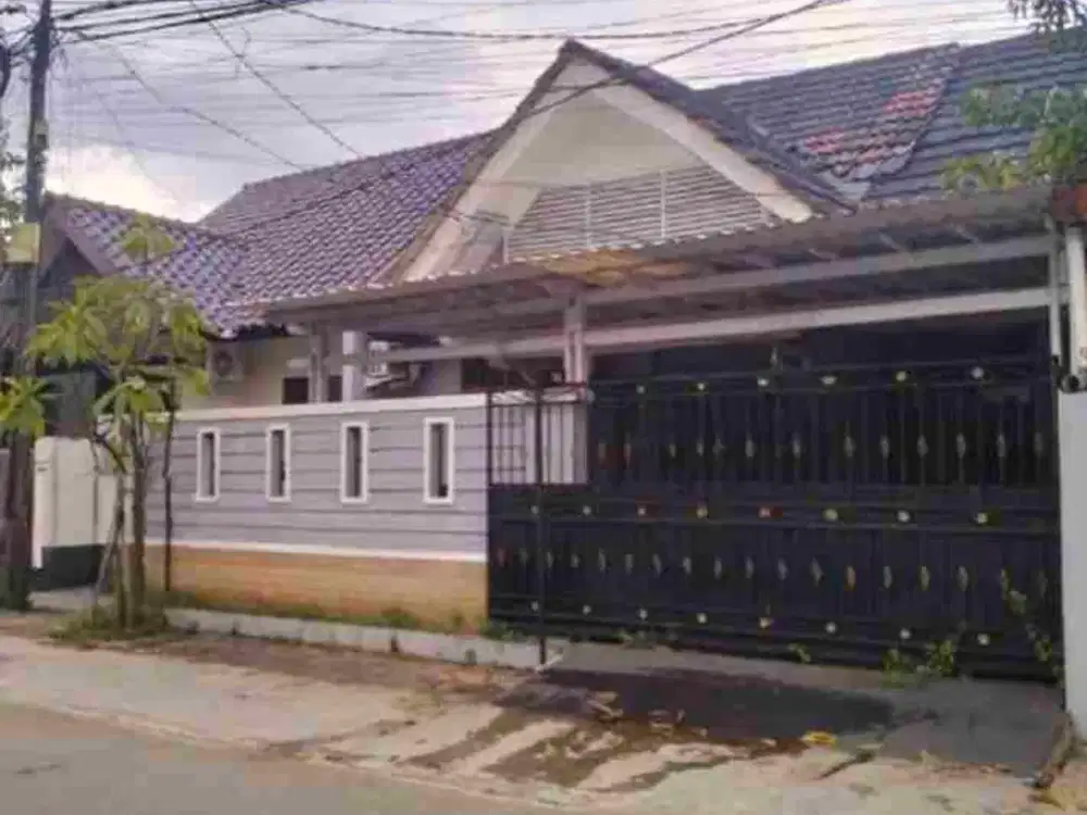 Rumah second strategis pinggir jalan utama perumahan Pekayon bisa untuk  tempat usaha  LT 151 LB 135 siap huni