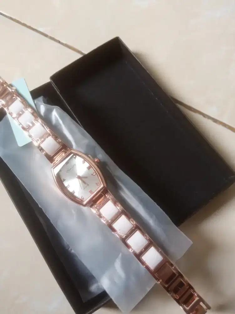 Jam tangan wanita