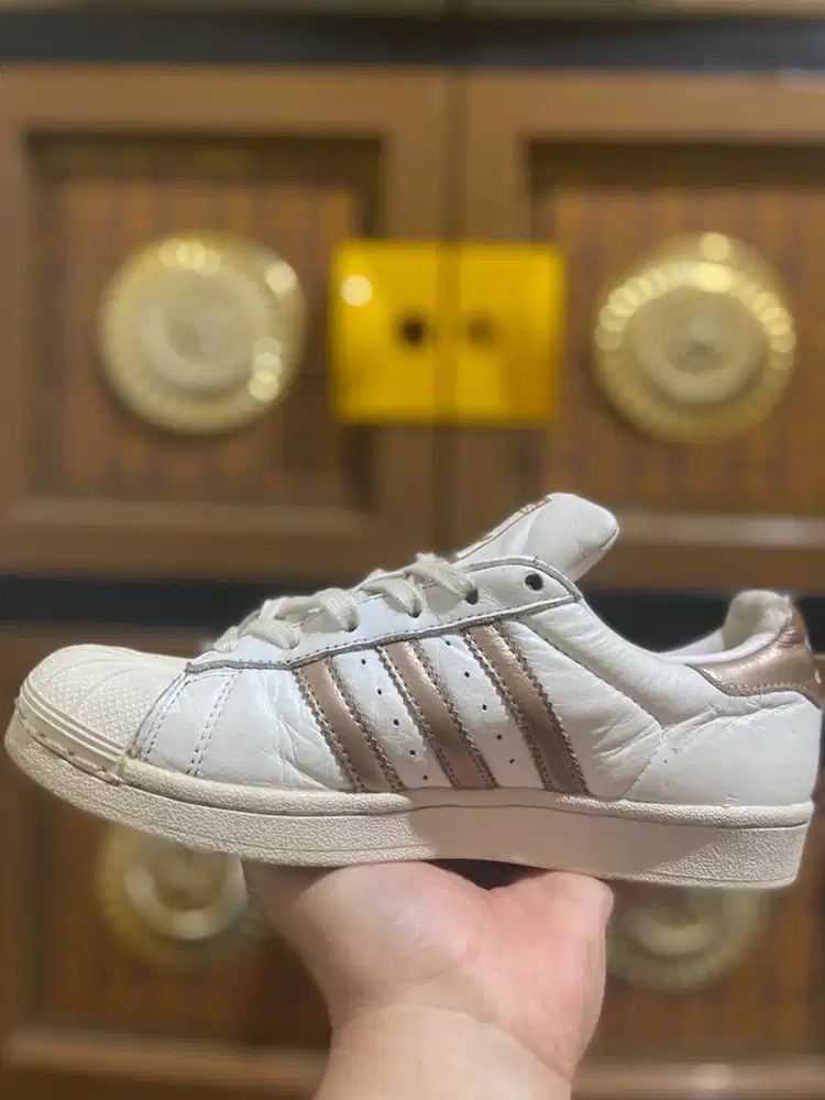 Dijual sepatu Adidas Superstar Original size 37