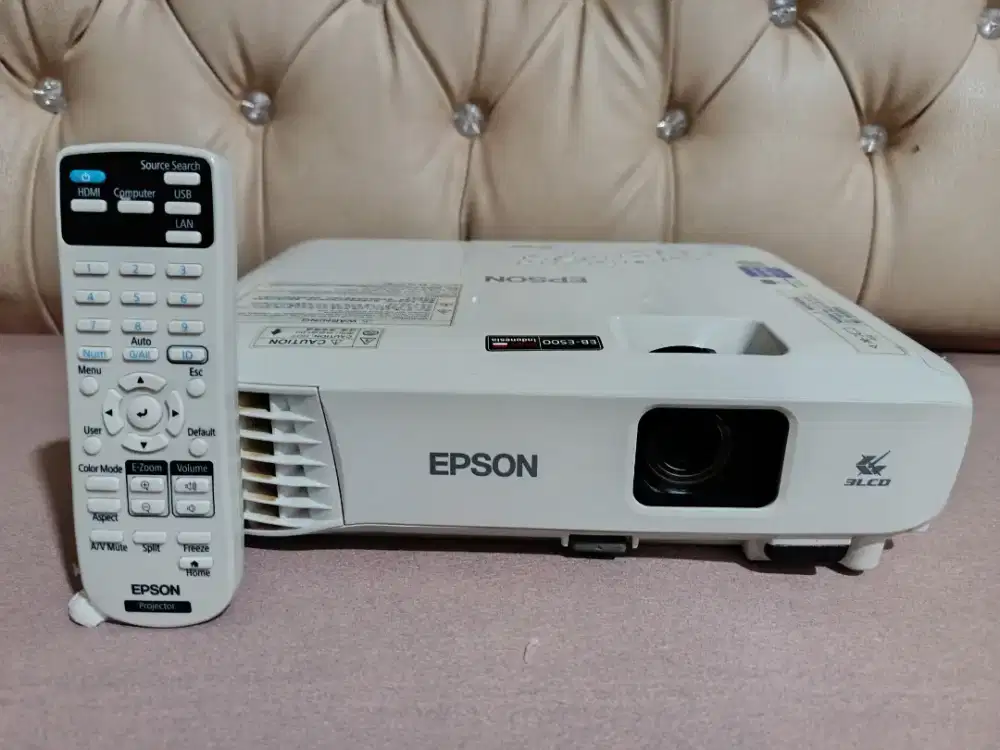 Proyektor Epson EB E500 include layar screen protector gantung