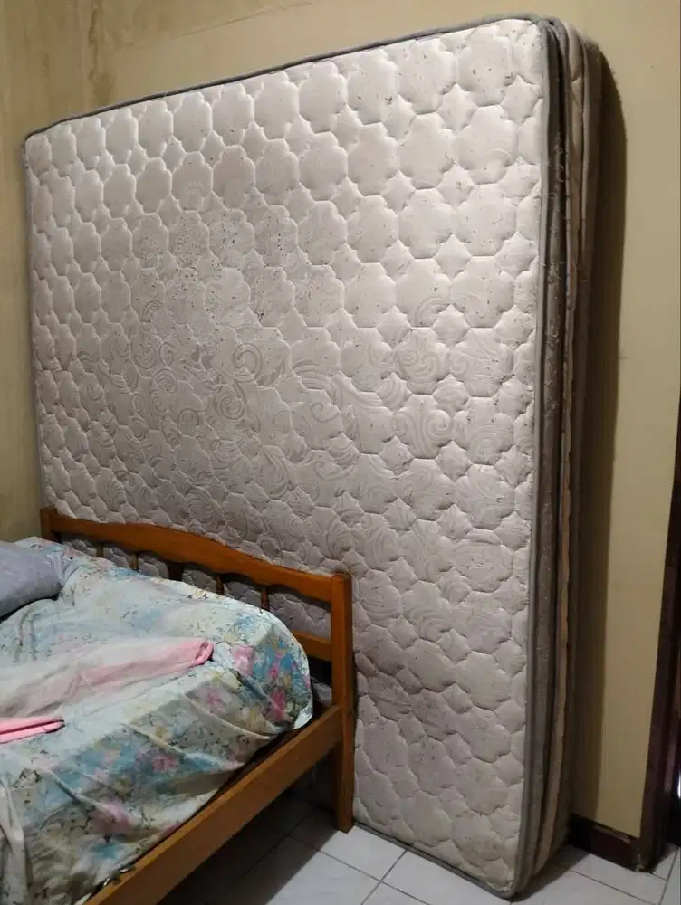 KASUR QUEEN SIZE (180 cm x 200 cm), TEBAL 25 CM