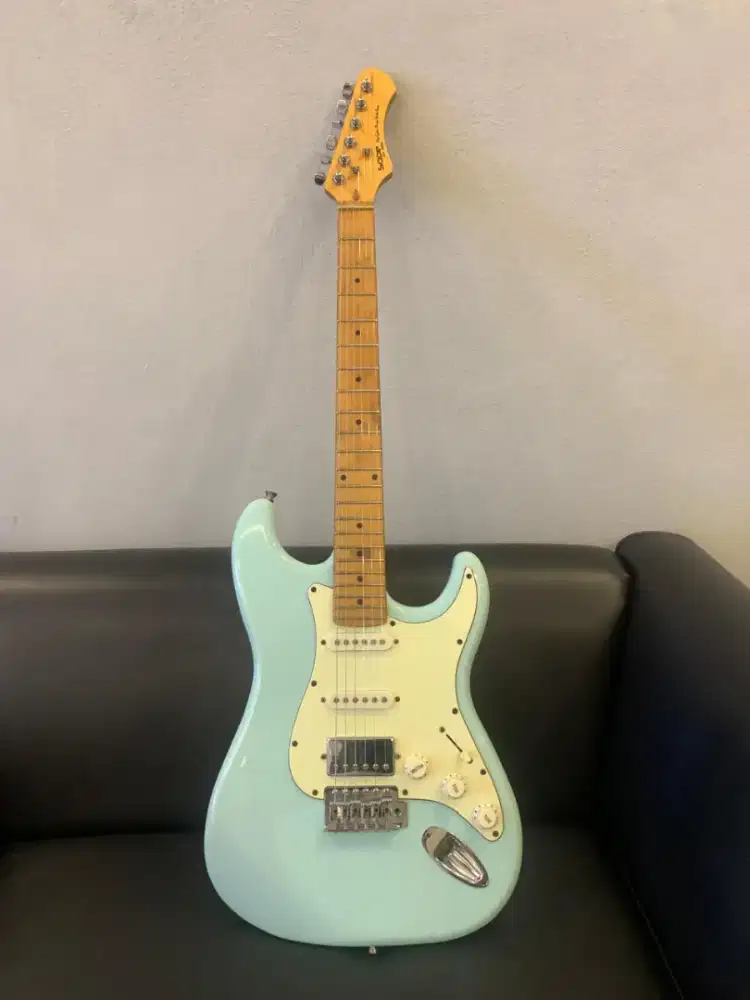 Dijual gitar listrik / elektrik SQOE SEST 600 masih mulus