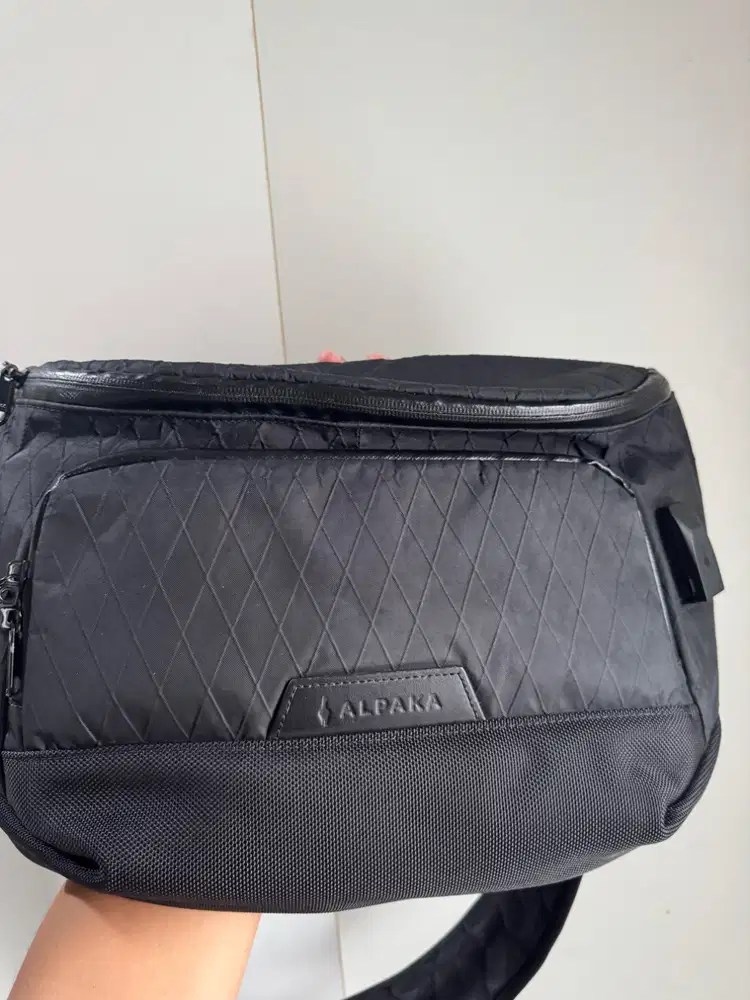 Tas Selempang Alpaka Bravo Sling Max Limited Edition Messenger VX21