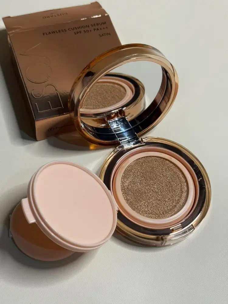 Esqa Cushion SPF50PA+++ VANILLA SATIN LIKE NEW