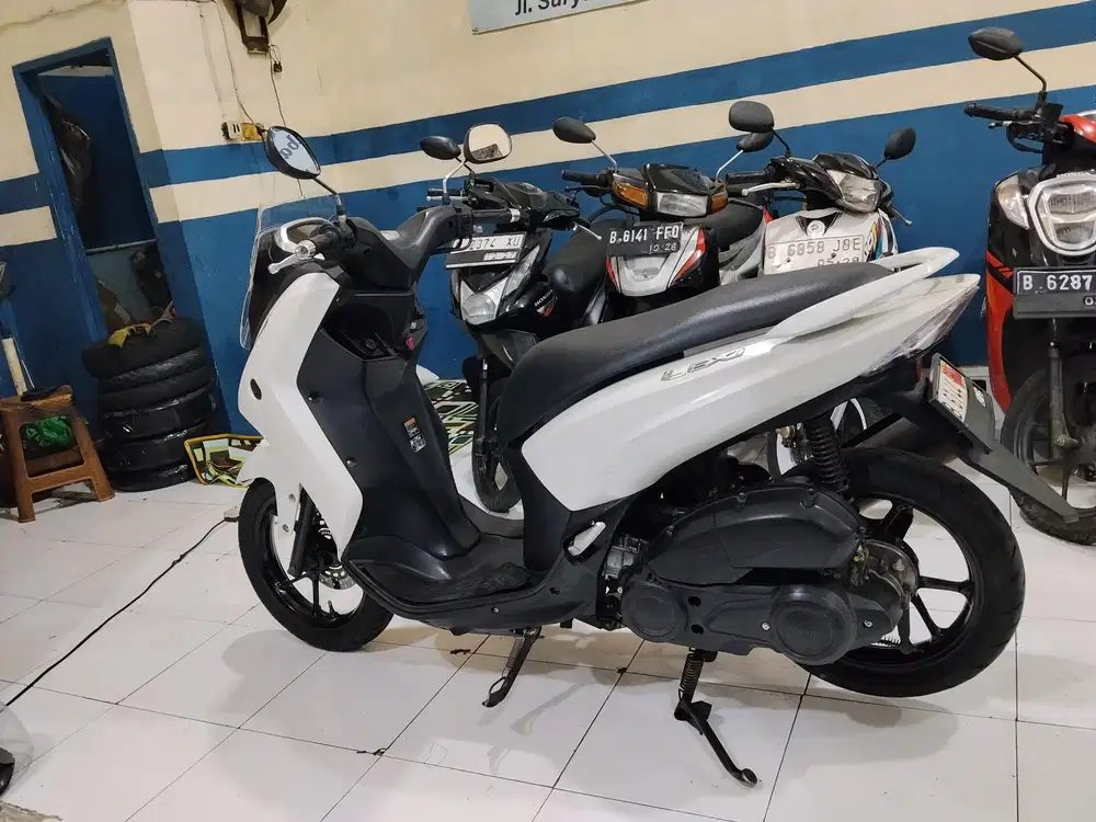 (JUAL CEPAT) Yamaha Lexi 2018 surat' lengkap
