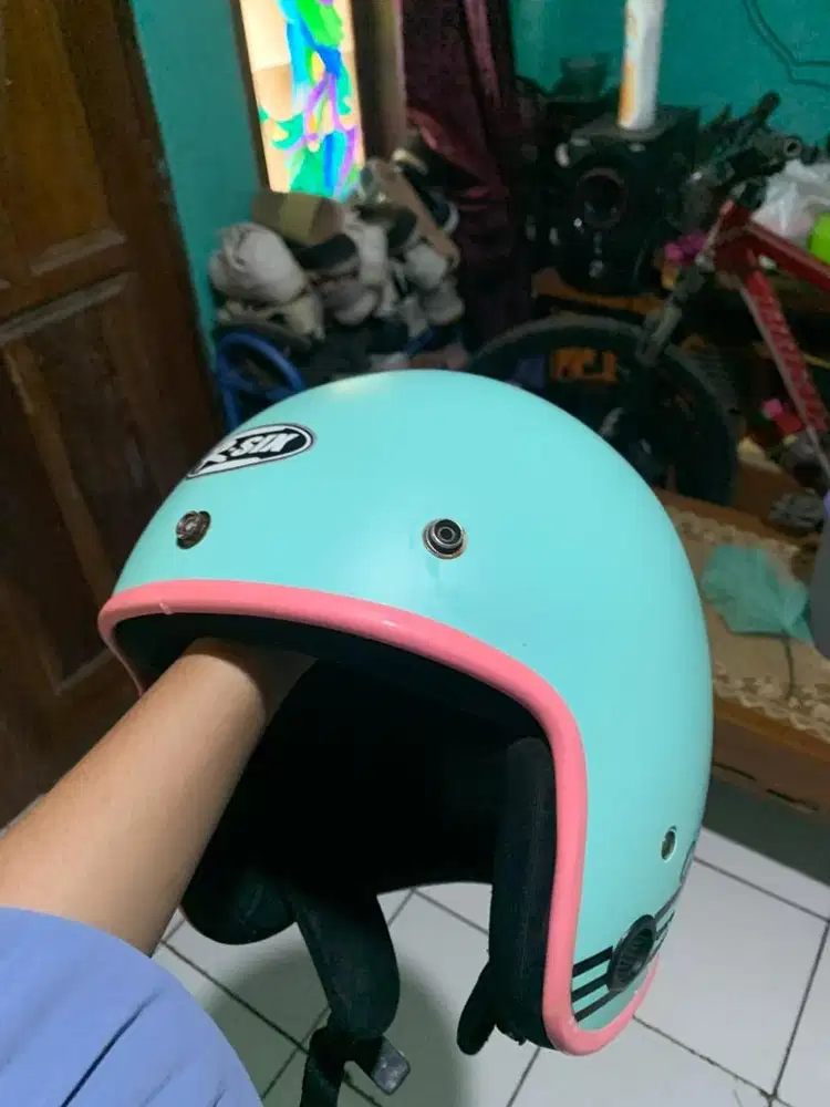 Helm cewe bogoo