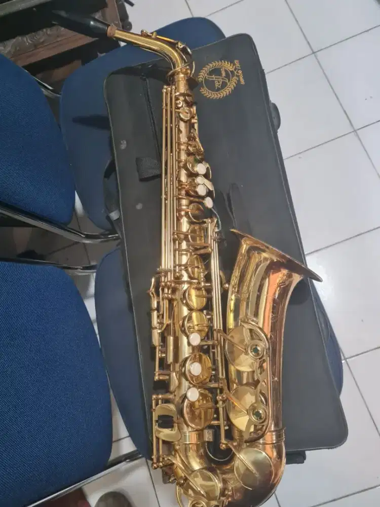 Saxophon  alat musik tiup