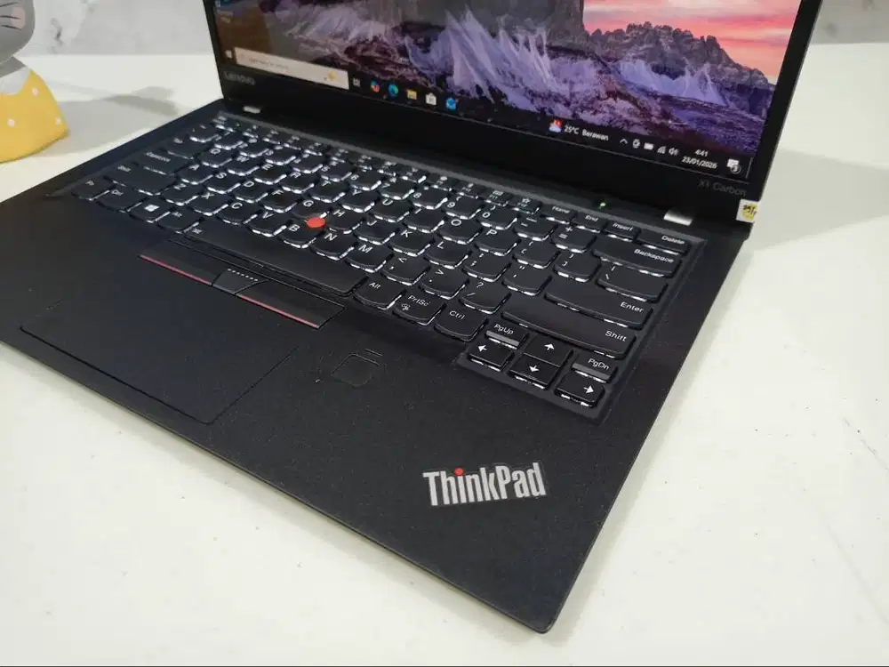 LAPTOP LENOVO THINKPAD X1 CARBON, INTEL CORE I7-GEN7 RAM 16 GB