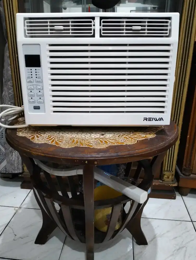 ac window 1/2 pk raiwa dingin sekali, bagus