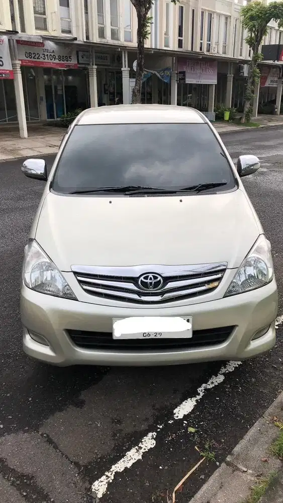 Toyota Innova G Bensin AT 2010