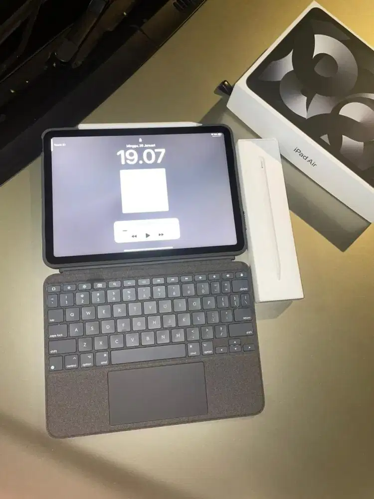 Ipad air gen 5 256gb wifi celluler + apple pencil keyboard logitec