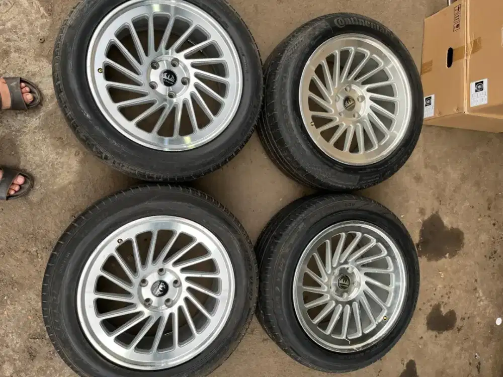 Velg Vossen ring 18 lebar 8-9 pcd 5x114,3 ban 235/55 R18