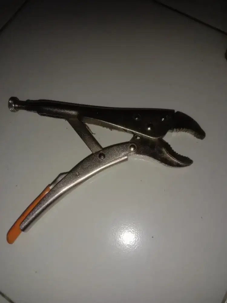 Kunci tang buaya capit