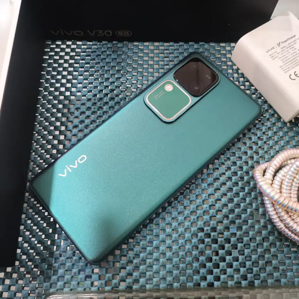 Vivo V30 5G, 8/256Gb Fullset, bisa TT