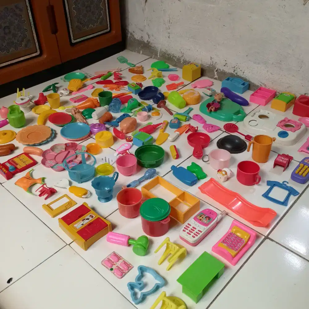 Mainan anak-anak masak-masakan