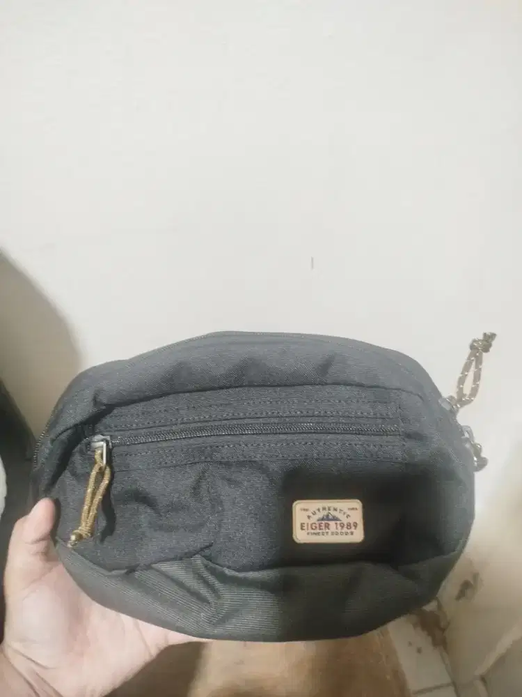Tas eiger selempang pria