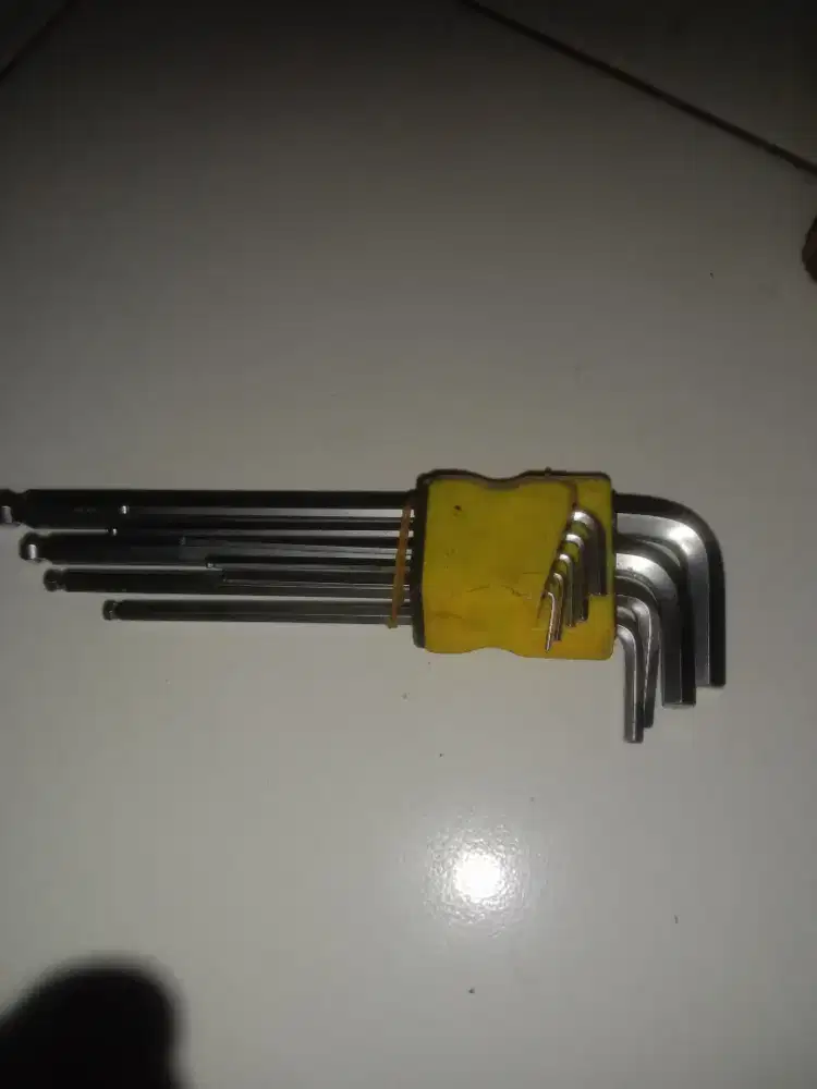 Kunci l biasa buka baut