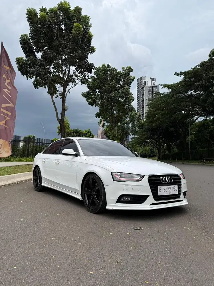 Audi A4 Type S-Line 1.8 TFSI B8.5 Velg Black Edition