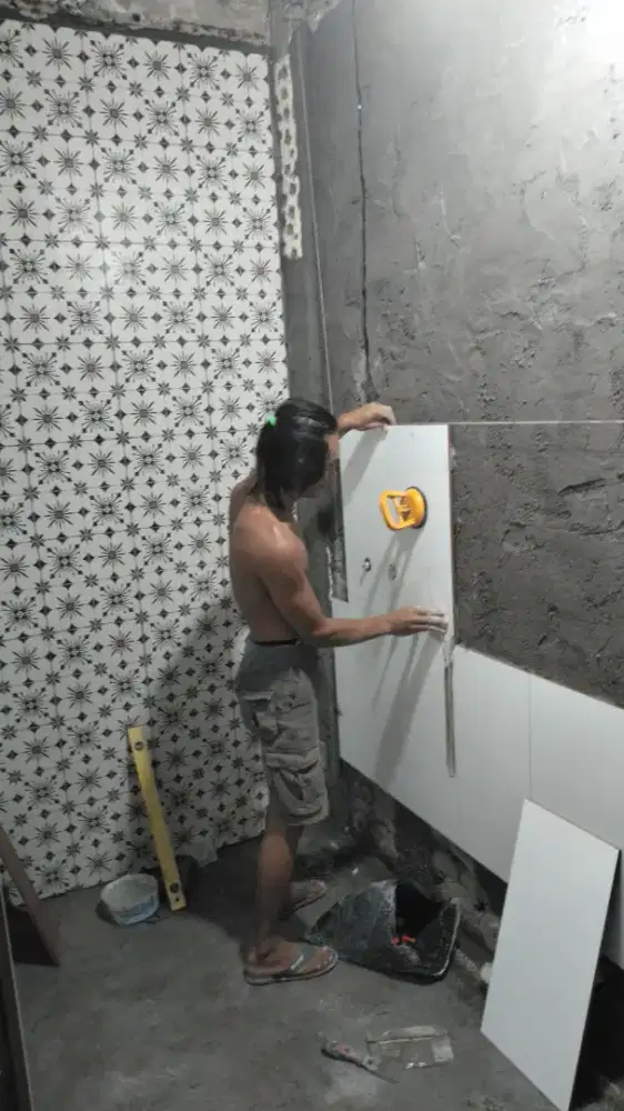 Tukang keramik granit dan batu alam mewah minimalis rapi indah