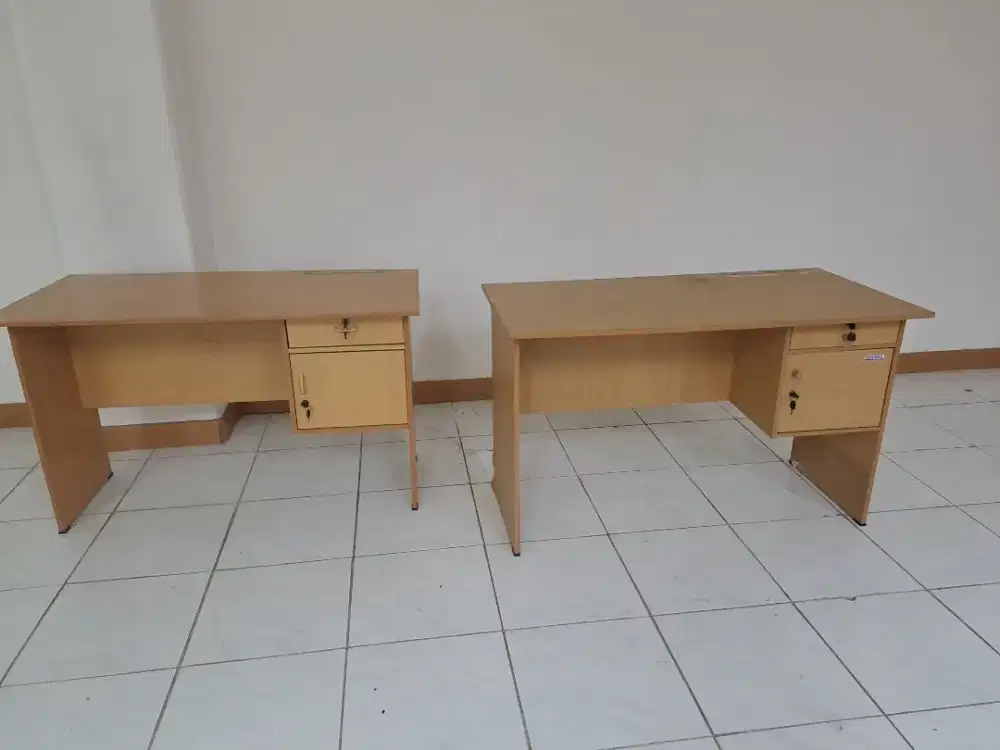 Dijual murah meja kantor kasir komputer sudah dirakit bahan partikel