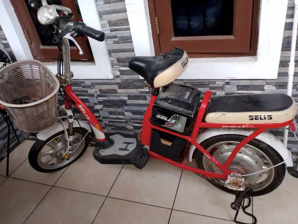 Selis Sepeda Listrik