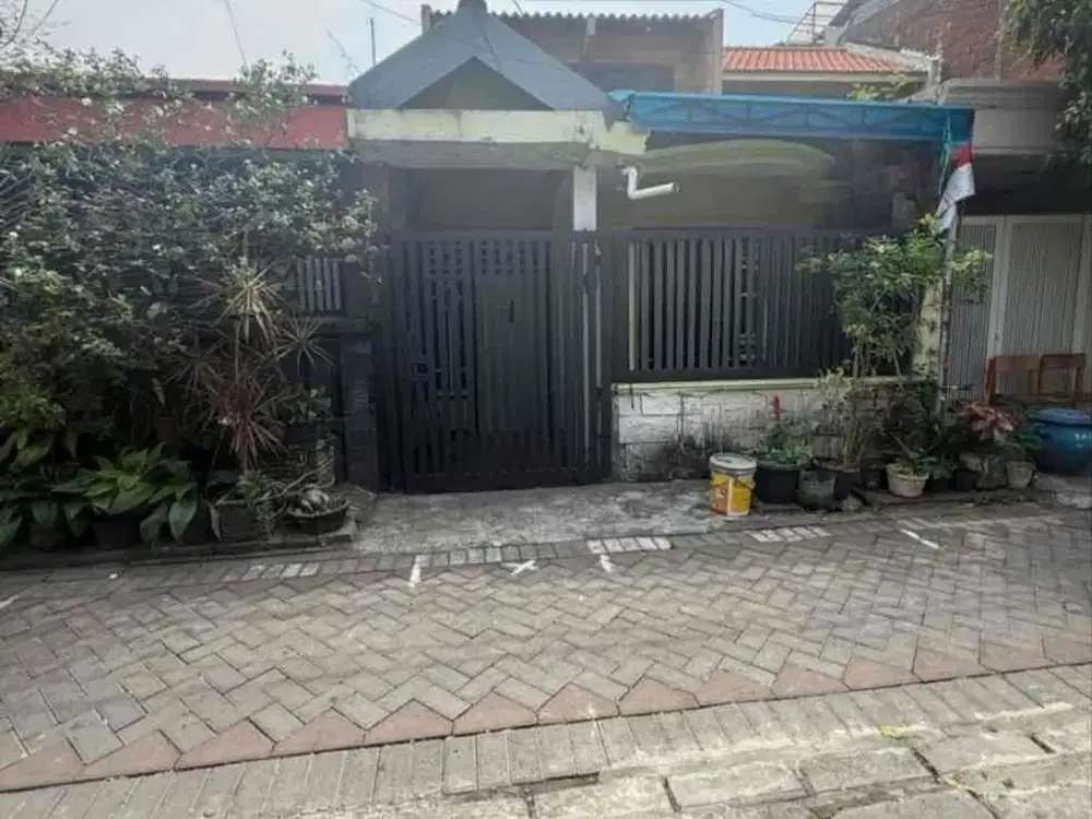 Dijual rumah 1,5 lantai semampir dekatbraya MERT