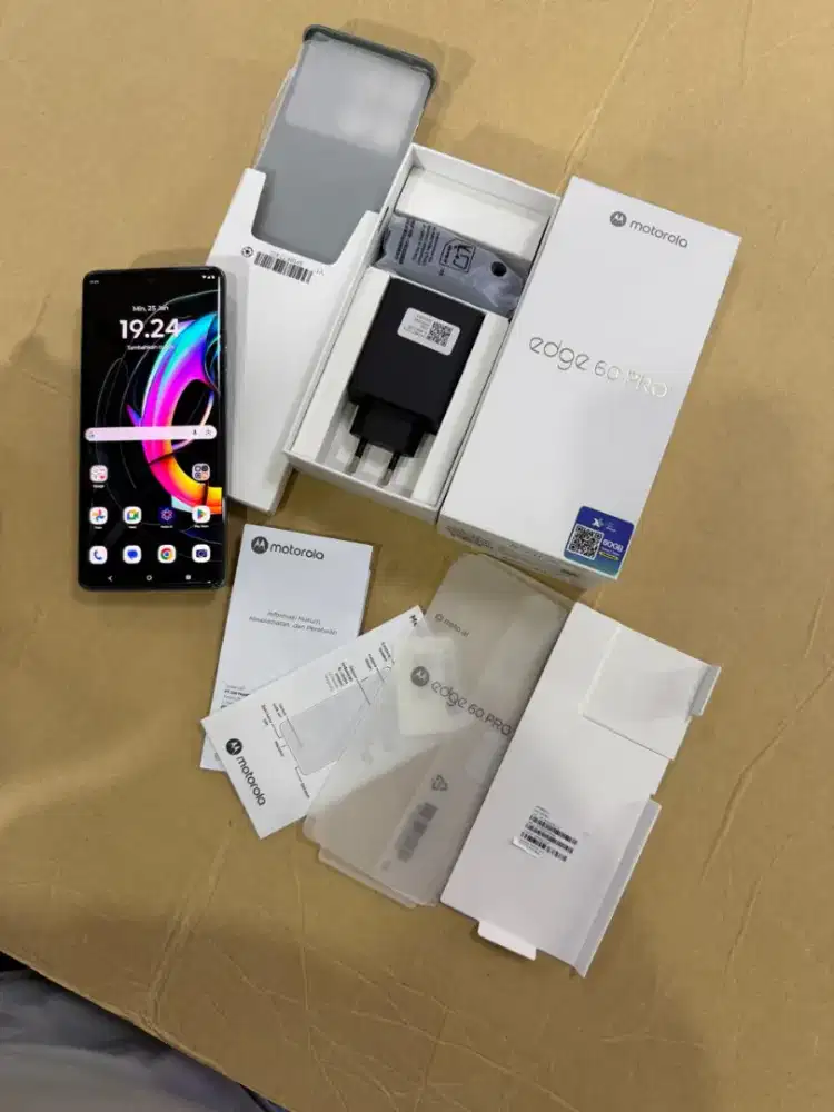 Motorola Edge 60 Pro 12/256GB 5G Fullset Like New Garansi Resmi