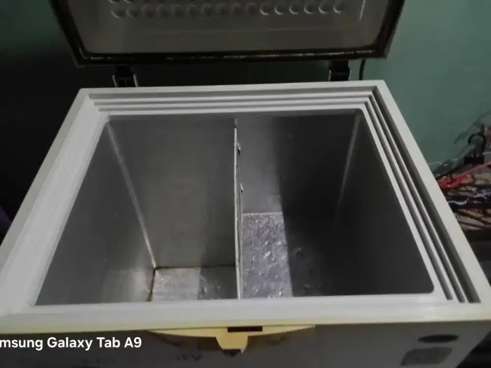 Freezer 180L merk  daimitsu