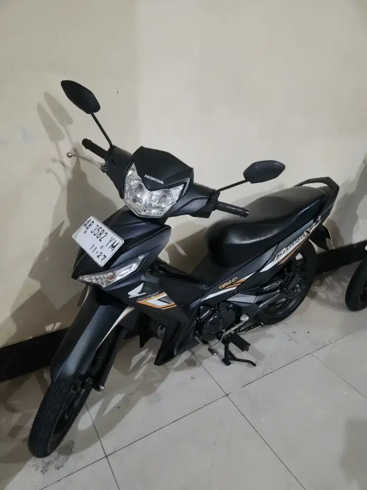 615rb/3thn  Supra 125 cw f1 injeksi 2022 hitam Gbm