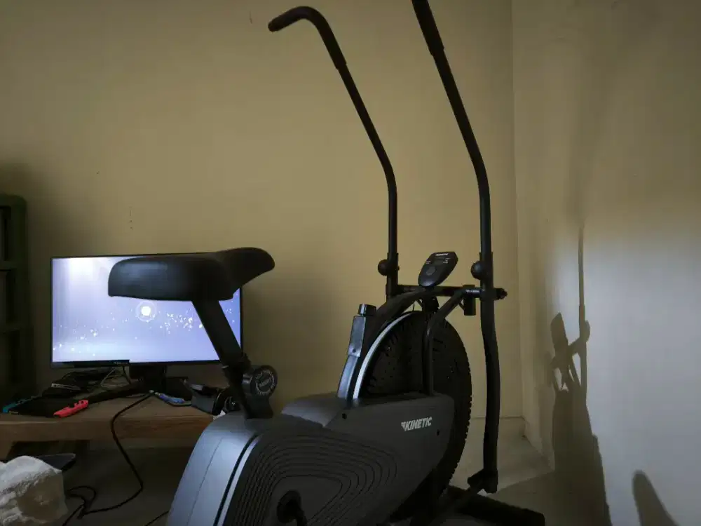 Jual sepeda statis tanpa listrik otomatis kondisi seperti baru kinetic