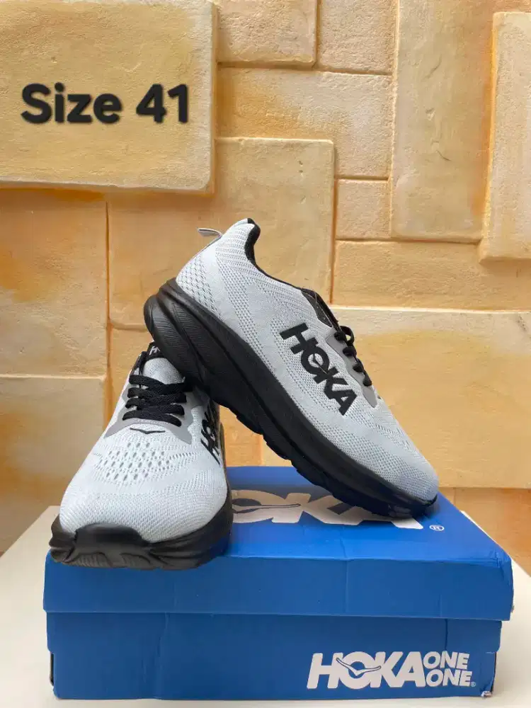 Sepatu Olahraga HOKA