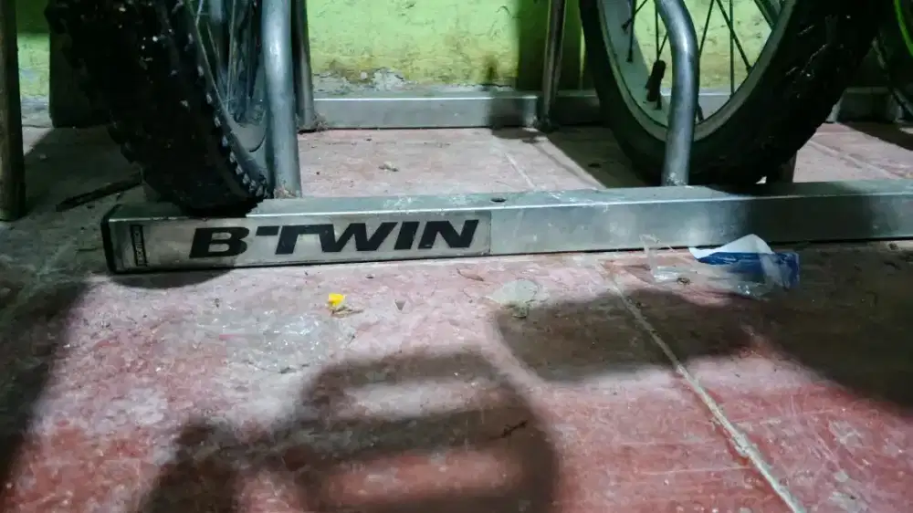 Parkir sepeda/ Rak sepeda B twin 5 baris