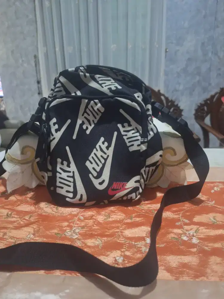Tas Selempang Nike - Hitam