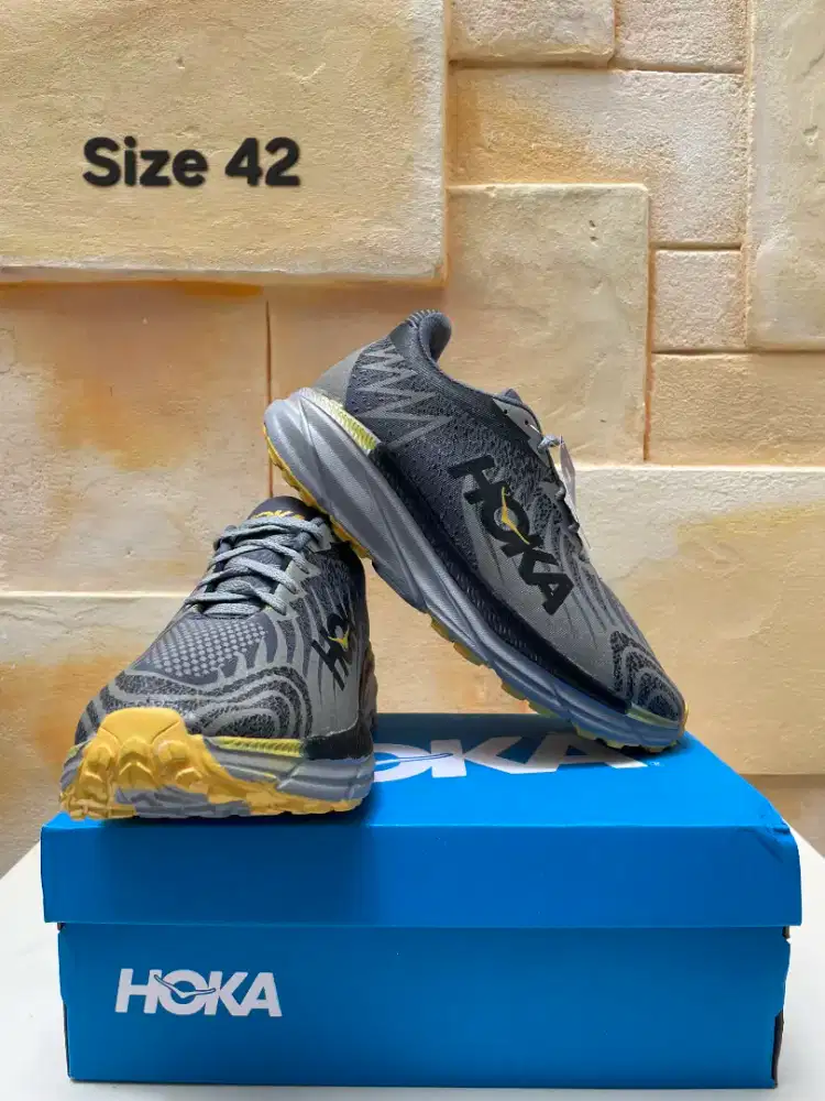 Sepatu Olahraga HOKA