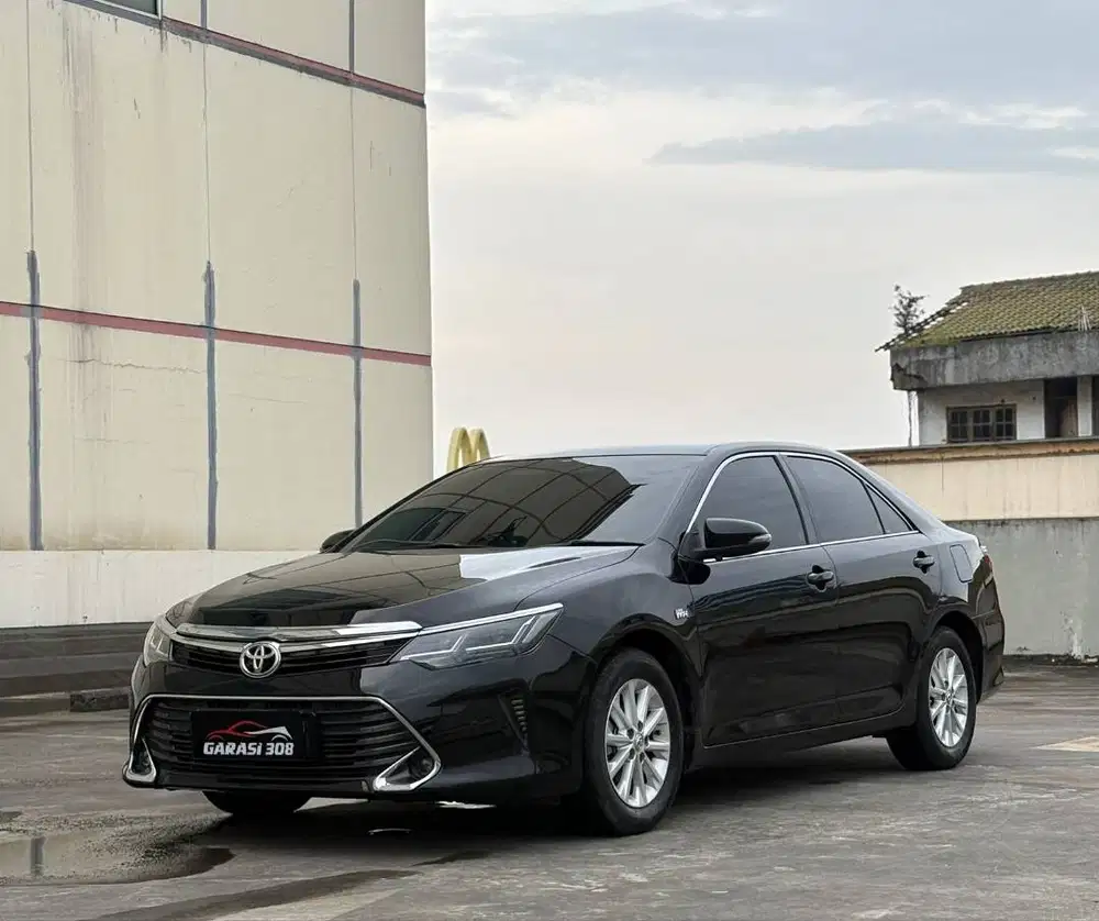 Toyota Camry 2.5 G AT Tahun 201i Warna Hitam Metalik KM 90 rb