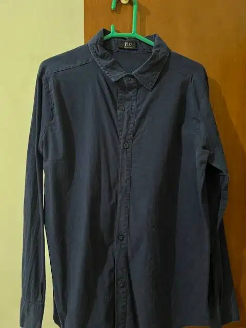 kemeja kerja pria biru navy uk S