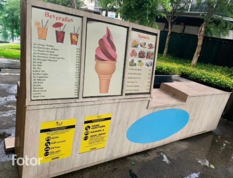 Lemari etalase jualan