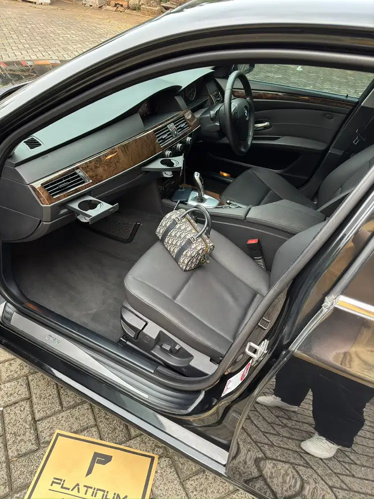 BMW 523i 2010 Bensin