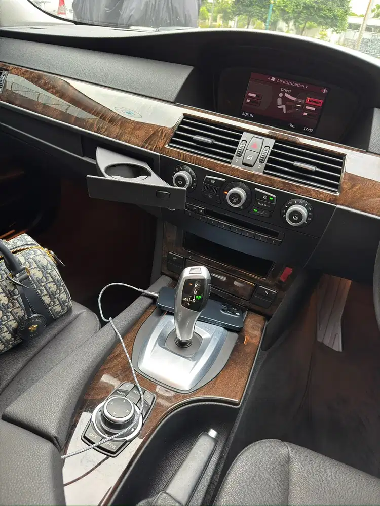 BMW 523i 2010 Bensin