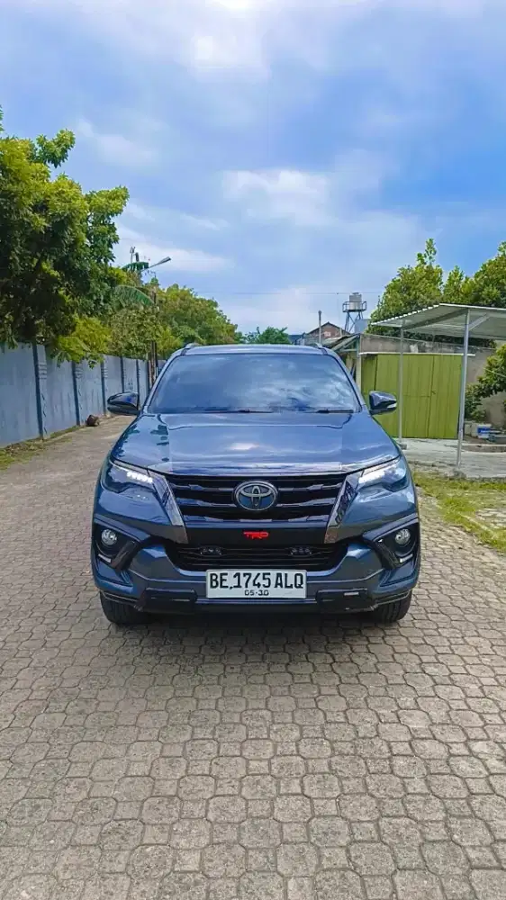 Di jual mobil furtuner trd metic 4x2 tahun 2020 nik 2019