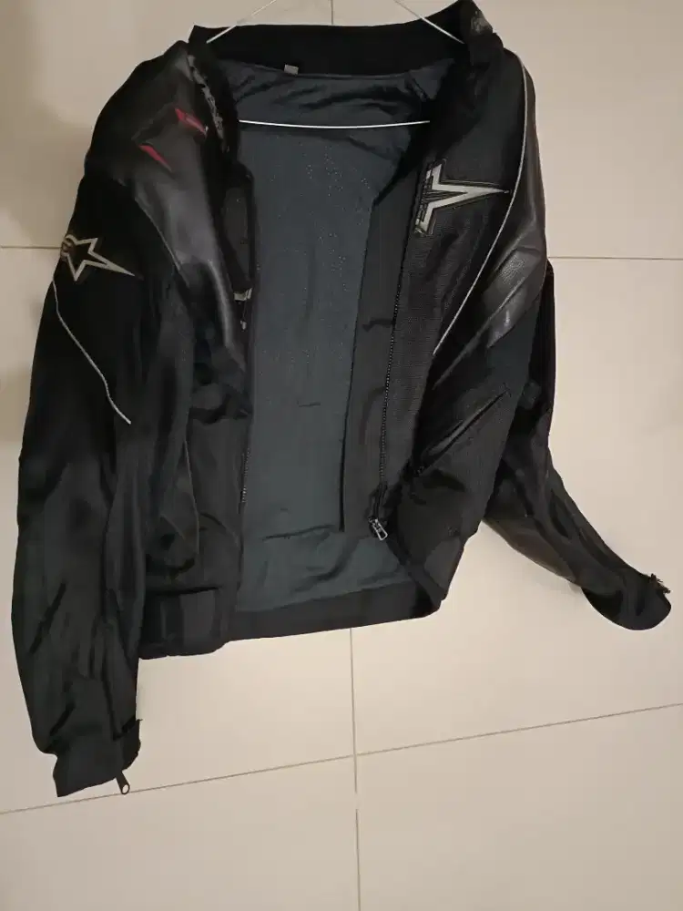 Dijual Jaket Touring Bekas Kondisi Bagus