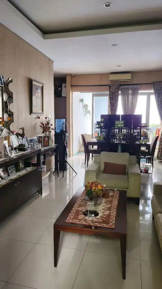 Jual Rumah Bagus Siap Huni Ada Kolam Renang Di Metland Cakung.