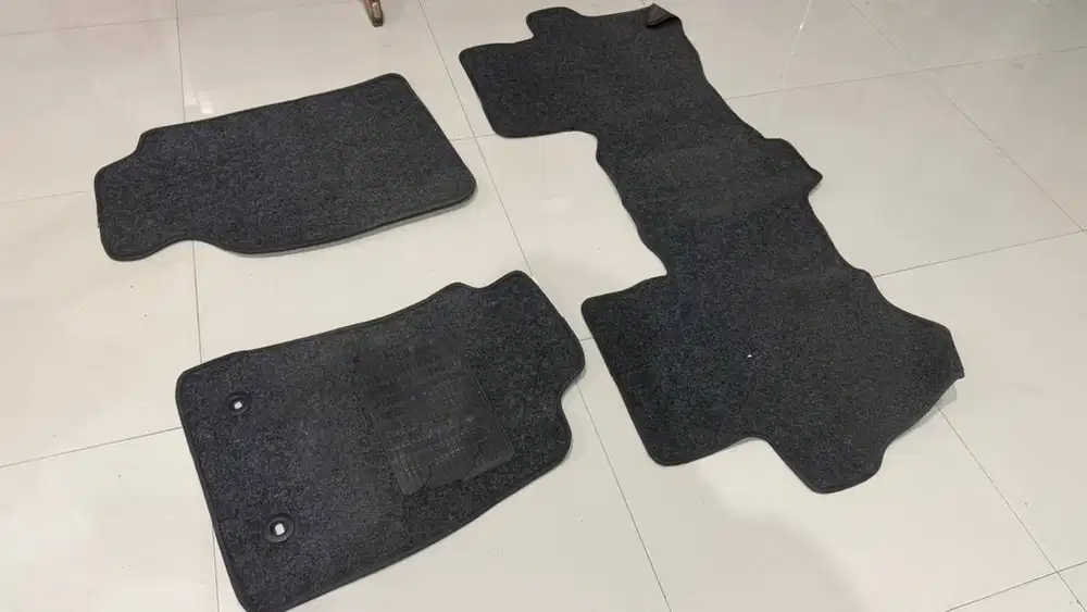 Dijual karpet lantai mobil Toyota Innova tahun 2014